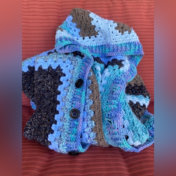 Hand made new crochet cardigan/sweater with hood and pockets - Picture 3 of 6